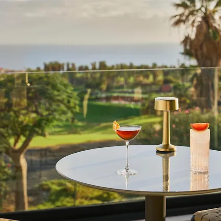 Royal Hideaway Corales 아데제