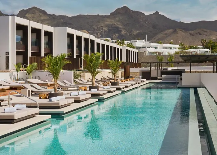 Royal Hideaway Corales 아데제