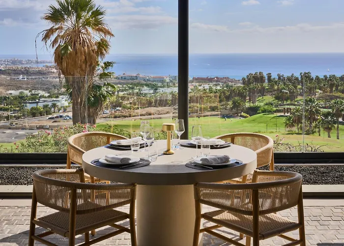 Royal Hideaway Corales 아데제